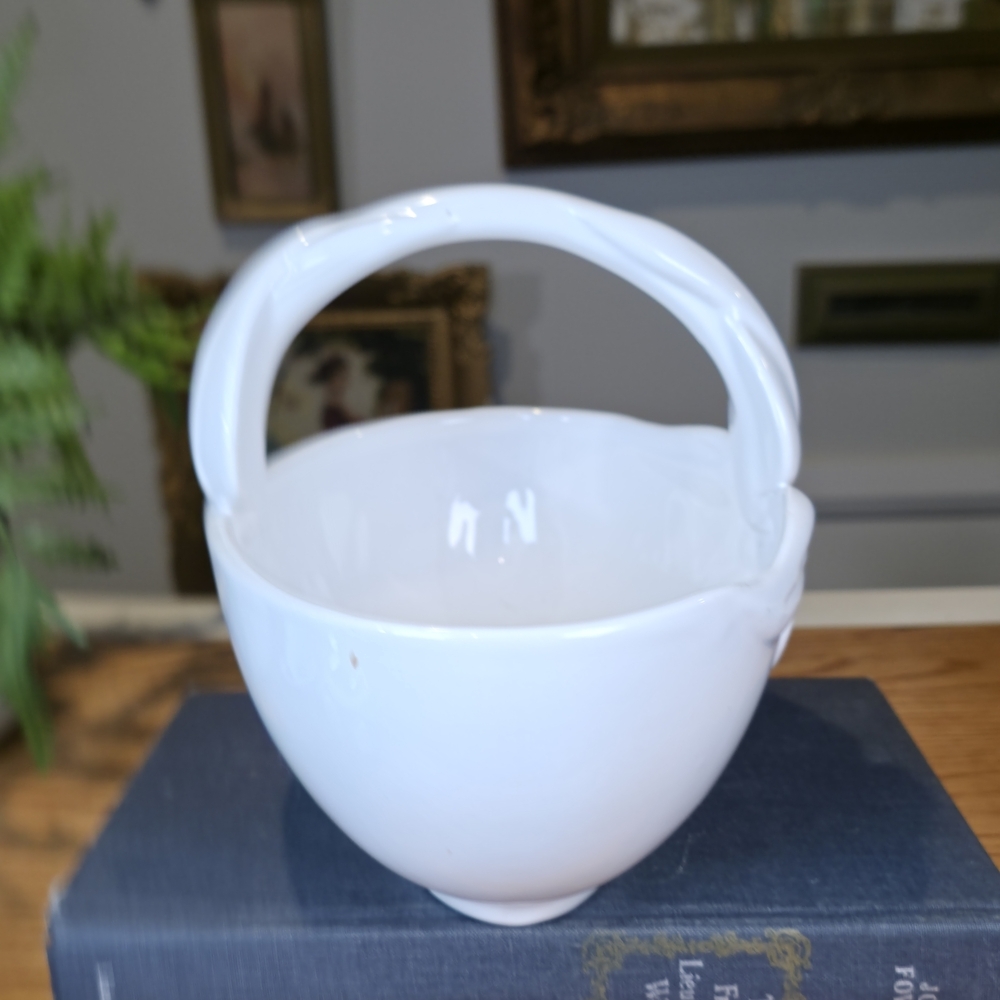 Vintage Amram’s White Ceramic Basket Twisted Handle Made in Italy Floral 9x6x6" - Picture 5 of 12